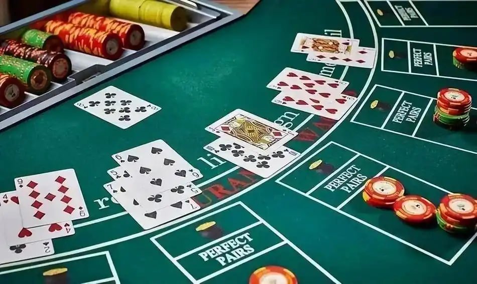 747ph Live Casino dealer game streamed on mobile phone in Philippines